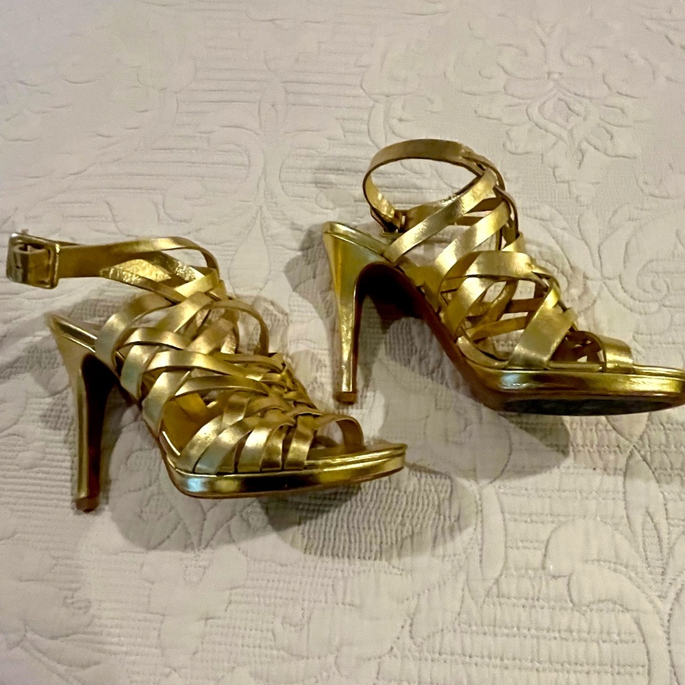 VGC Diane von Furstenberg Multi strap Platform Sandals in Gold sz. 8